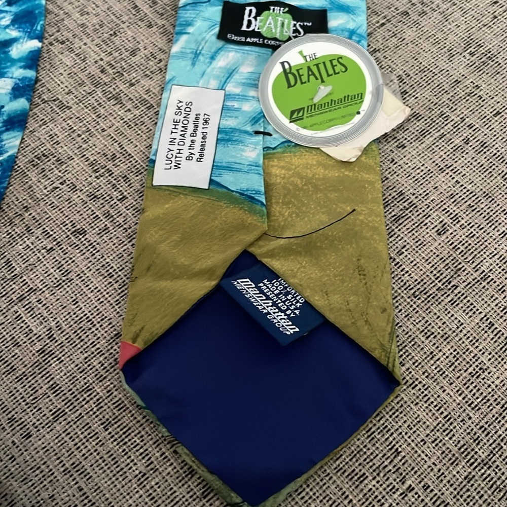 Vintage NWT Beatles “Lucy In The Sky with Diamonds” Silk Tie - Picture 5 of 10